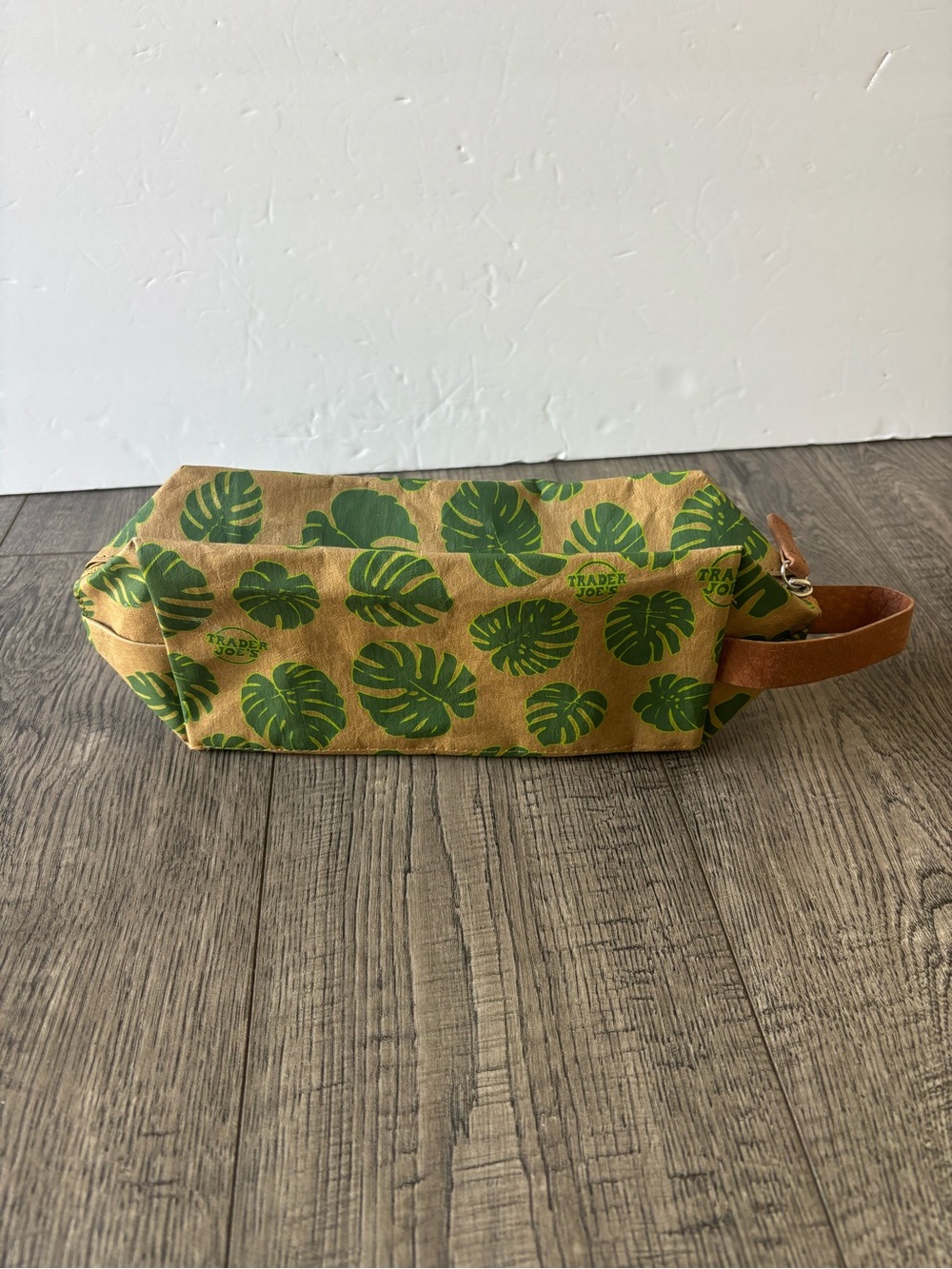 Trader Joe's Green Leaf Print Cosmetic Dopp Kit
